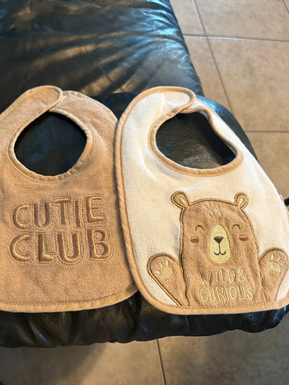 Lot of 3 Terry Cloth Baby Bibs Newborn (005)